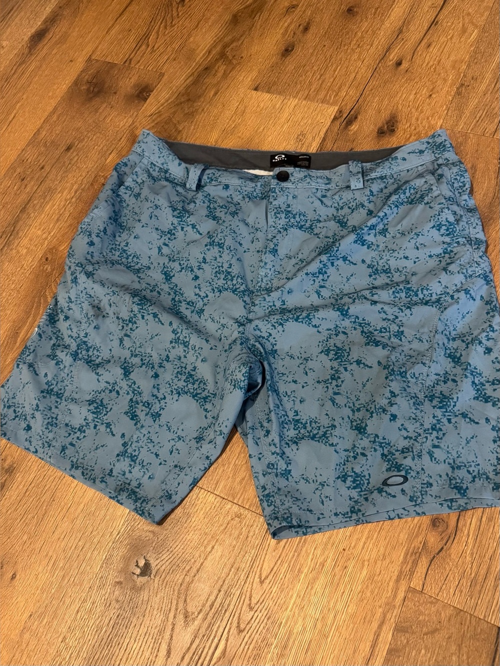Oakley Men’s Teal Blue Patterned Athletic Shorts